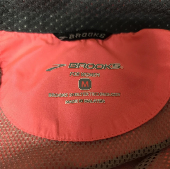 Brooks Nightlife Essential II Running Jacket Pink for Women -- Size: Med - Picture 16 of 17